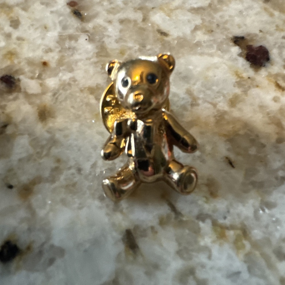 Vintage CAROLEE Teddy Bear Pendant Brooch Pin Gold Tone 3D Figural Signed